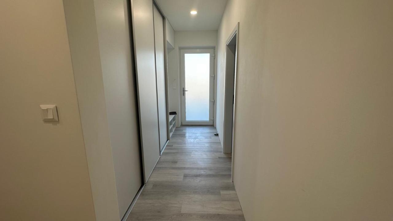 Klimatizovany Apartmanovy Dom S Virivkou, 9A Senec Bagian luar foto