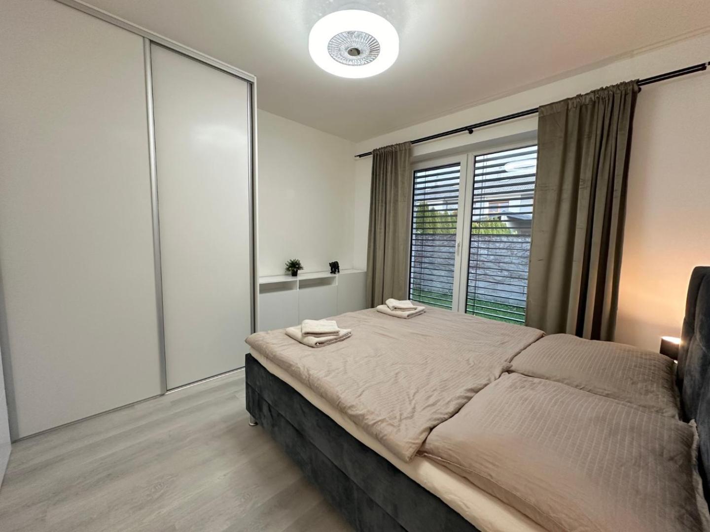 Klimatizovany Apartmanovy Dom S Virivkou, 9A Senec Bagian luar foto