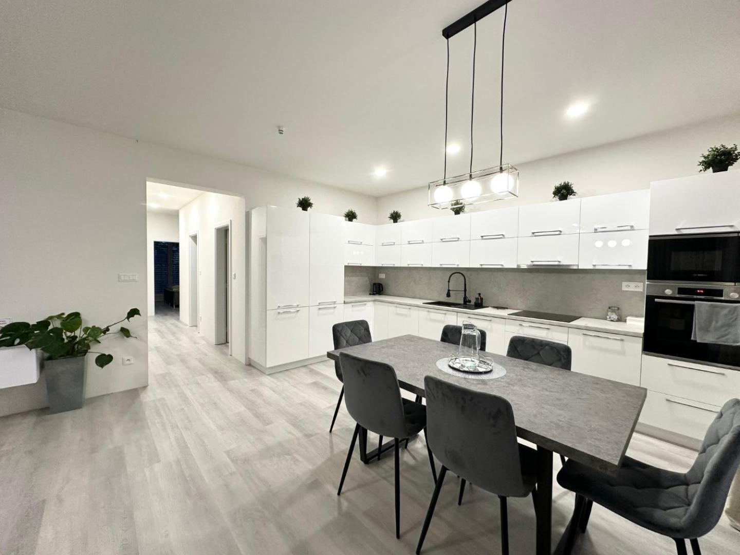 Klimatizovany Apartmanovy Dom S Virivkou, 9A Senec Bagian luar foto
