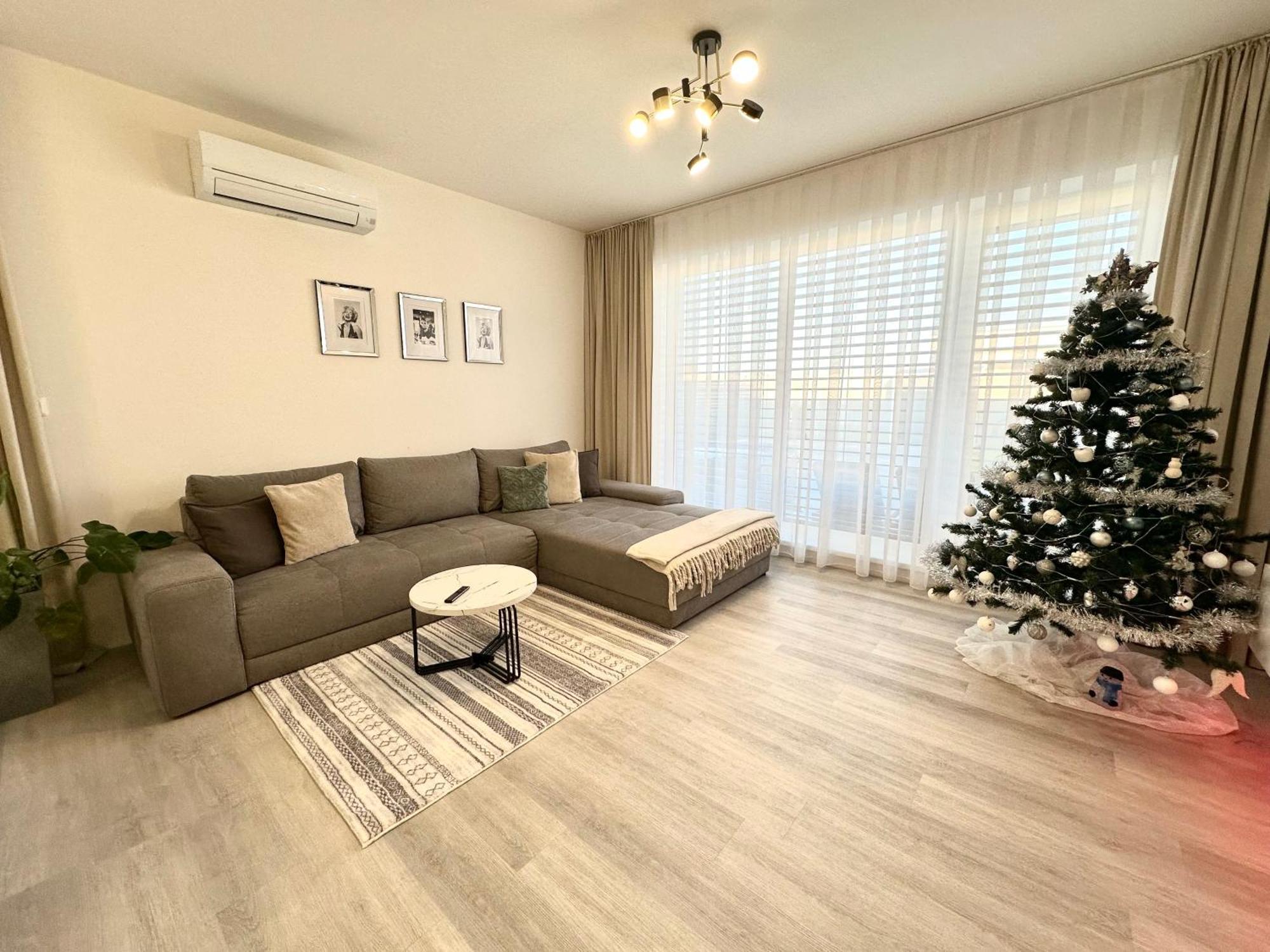 Klimatizovany Apartmanovy Dom S Virivkou, 9A Senec Bagian luar foto